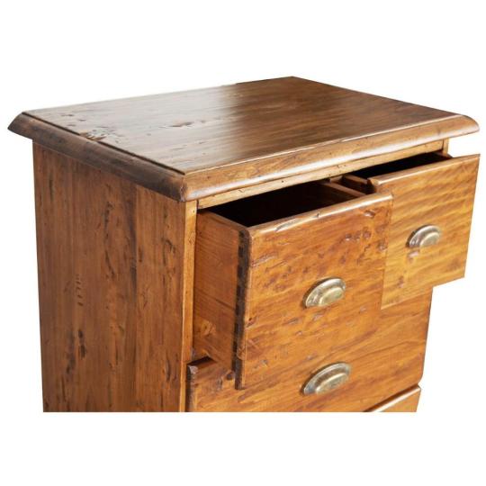 mediterran haloszoba keskeny komod rusztikus tomor harsfa fiokos klasszikus antikolt vintage patinas haloszoba gardrob ruhatarto barna paraszthaz butor regies klasszikus butorok lameridiana lakberendezesi aruhaz budapest.jpg